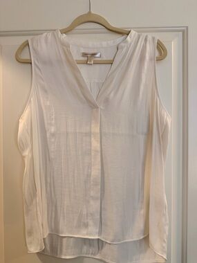 Banana Republic Ivory Sleeveless V-Neck Blouse